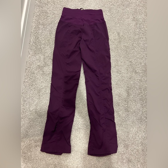 Lululemon NWOT Dance Studio Chilled Grape Size 2 - Picture 2 of 3